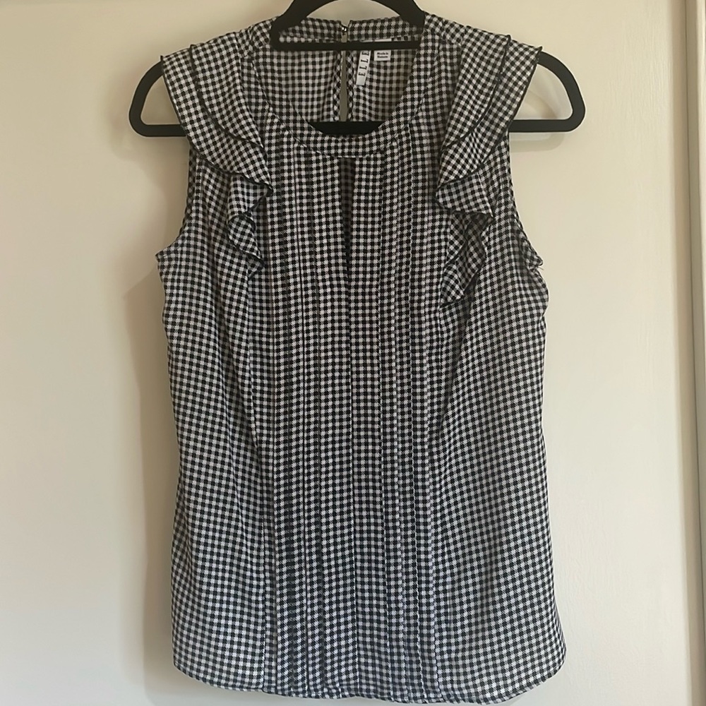 Sleeveless blouse